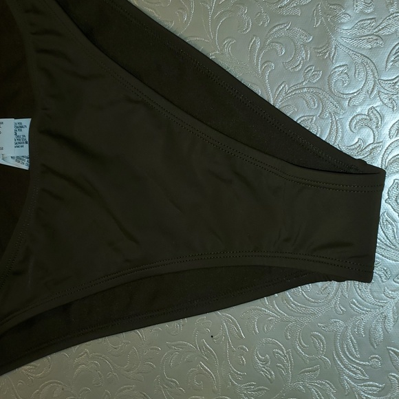 Brand new 2 pieces bathing suit bottom size Xl and top L as shown on the pic - Picture 6 of 7